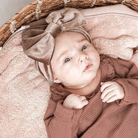 Baby haarband Livia velvet strik taupe